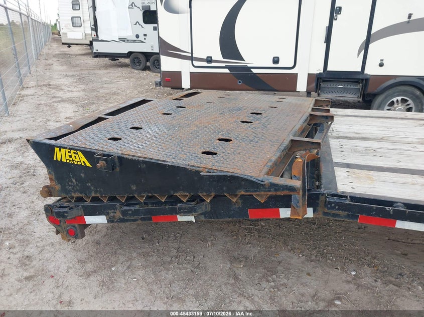 2023 Big tex trailer co inc Unknown VIN 16V3F4822P6275518 IAAI salvage auction — REAR END, Salvage (Texas), sold $2,500 on 2026-08-31 (photo 6)