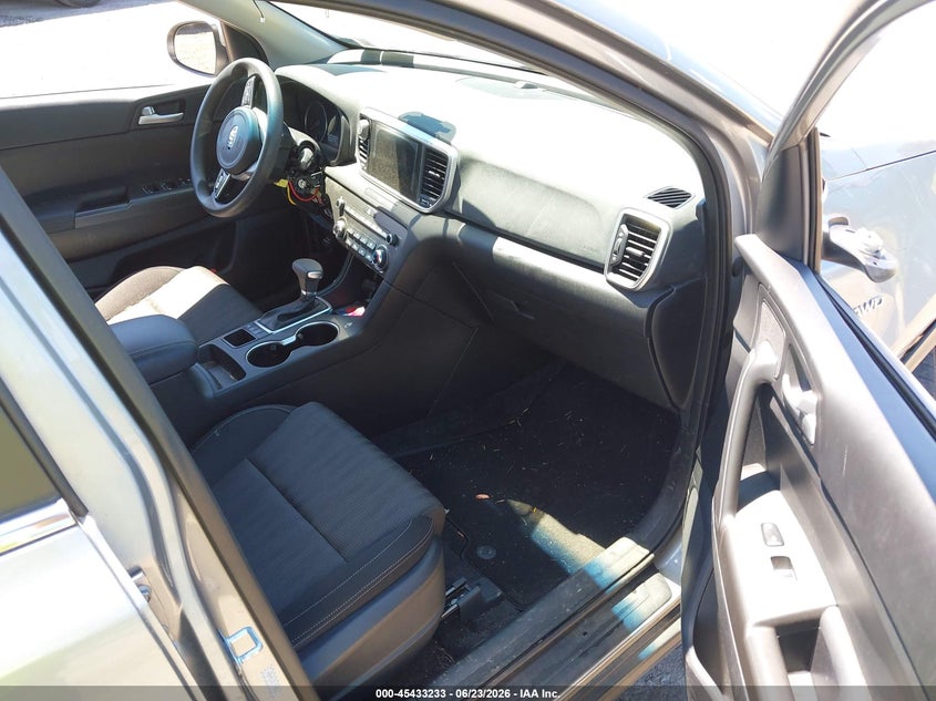 2020 Kia Sportage VIN KNDPMCAC9L7730451 IAAI salvage auction — THEFT, Salvage Title, sold $2,350 on 2026-07-28 (photo 5)