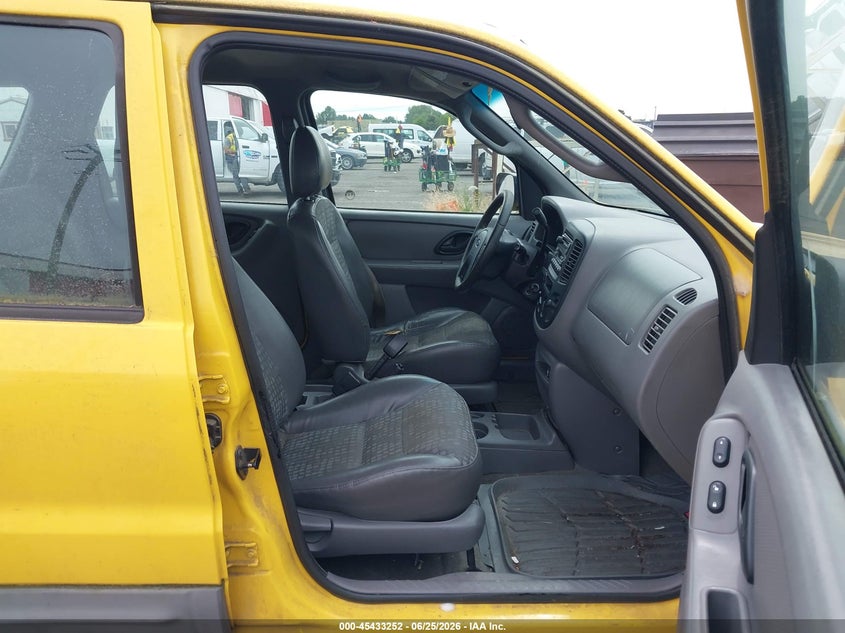 2002 Ford Escape VIN 1FMYU02102KA61431 IAAI salvage auction — NORMAL WEAR, Clear-Dealer Only (Oregon), sold $100 on 2026-07-09 (photo 5)