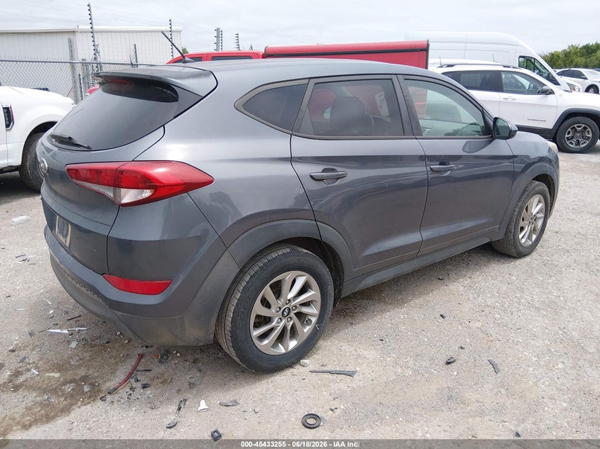 2018 Hyundai Tucson VIN KM8J23A42JU673752 IAAI salvage auction — NORMAL WEAR, Sf97 (Oklahoma), sold $5,200 on 2026-08-03 (photo 4)