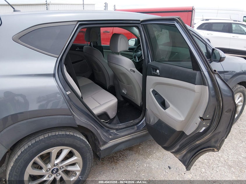 2018 Hyundai Tucson VIN KM8J23A42JU673752 IAAI salvage auction — NORMAL WEAR, Sf97 (Oklahoma), sold $5,200 on 2026-08-03 (photo 8)