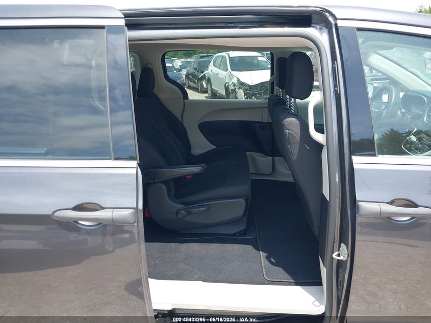 2021 Chrysler Voyager VIN 2C4RC1AGXMR558420 IAAI salvage auction — NORMAL WEAR, Sf97 (Oklahoma), sold $10,525 on 2026-08-03 (photo 8)