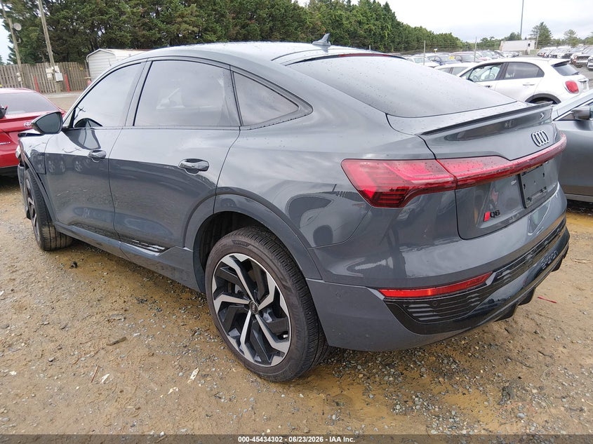 2024 Audi Q8 VIN WA1CABGE4RB011070 IAAI salvage auction — LEFT FRONT, Salvage Title, sold $21,200 on 2026-07-30 (photo 3)