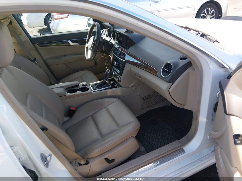 2014 Mercedes-benz C-klasse VIN WDDGF8AB9EA961392 IAAI salvage auction — REAR END, Salvage (Utah), sold $1,350 on 2026-07-23 (photo 5)