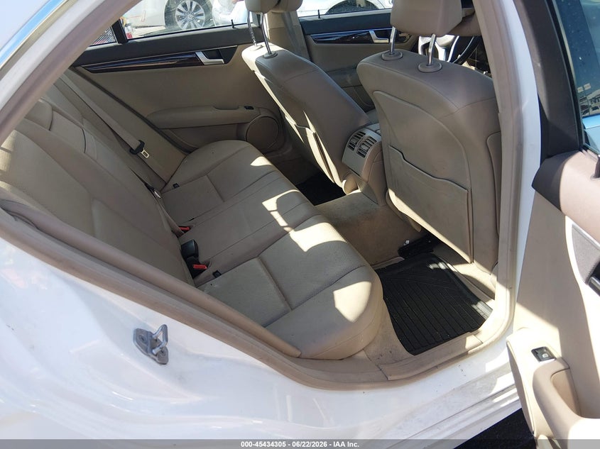 2014 Mercedes-benz C-klasse VIN WDDGF8AB9EA961392 IAAI salvage auction — REAR END, Salvage (Utah), sold $1,350 on 2026-07-23 (photo 8)