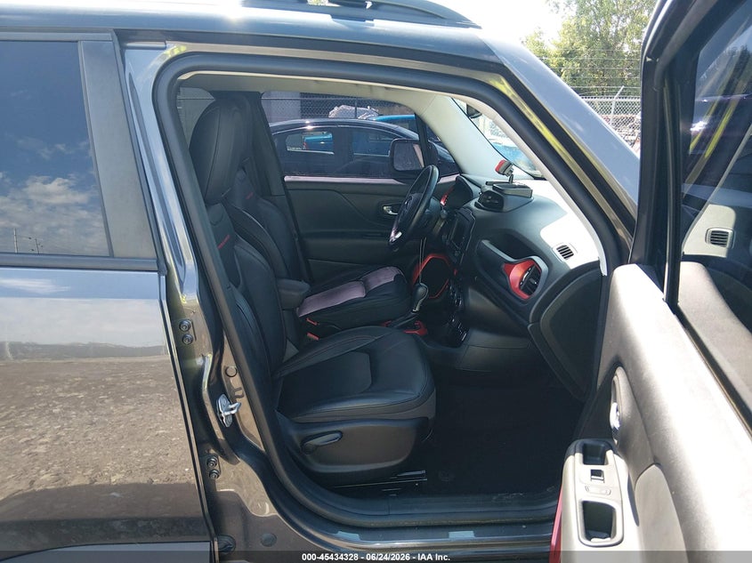 2017 Jeep Renegade VIN ZACCJBCB9HPG09225 IAAI salvage auction — LEFT SIDE, Salvage Title, sold $3,900 on 2026-08-01 (photo 5)