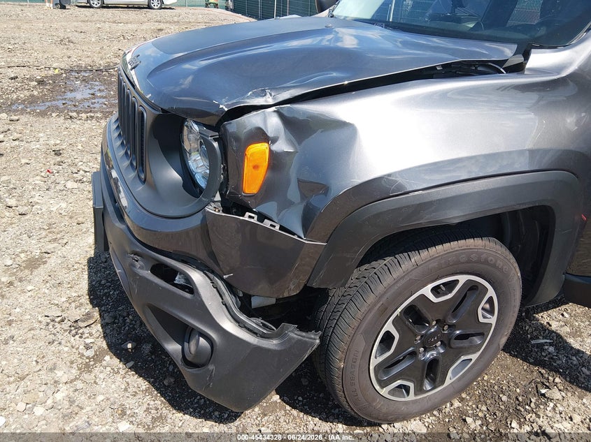 2017 Jeep Renegade VIN ZACCJBCB9HPG09225 IAAI salvage auction — LEFT SIDE, Salvage Title, sold $3,900 on 2026-08-01 (photo 6)