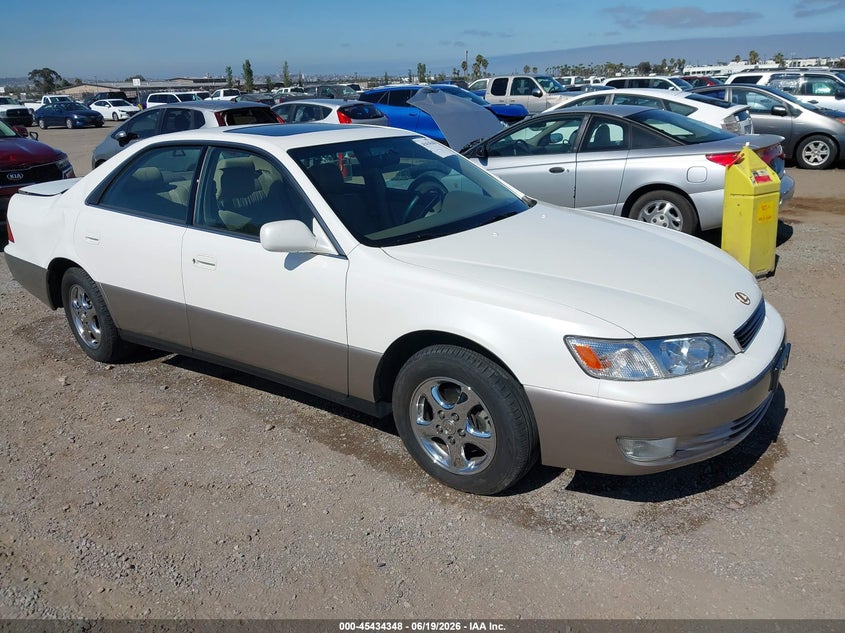 1998 Lexus Es 300 VIN JT8BF28G9W0143685 IAAI salvage auction — REAR END, Salvage (California), sold $800 on 2026-07-10 (photo 1)