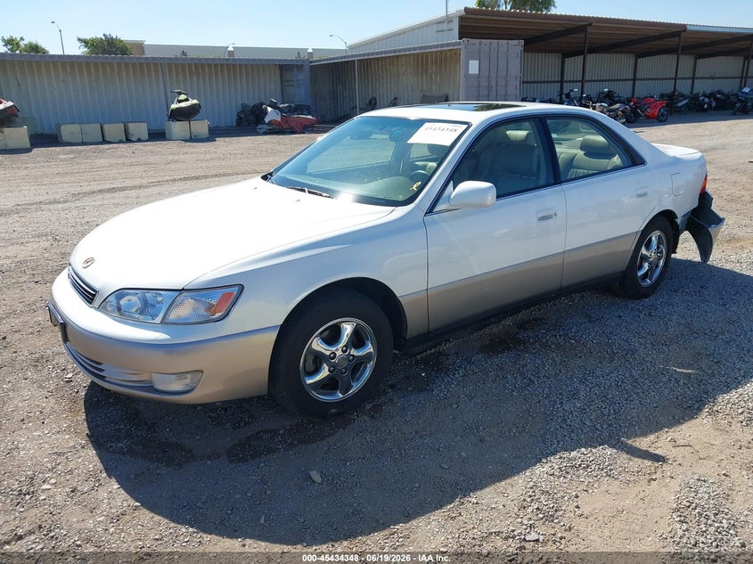 1998 Lexus Es 300 VIN JT8BF28G9W0143685 IAAI salvage auction — REAR END, Salvage (California), sold $800 on 2026-07-10 (photo 2)