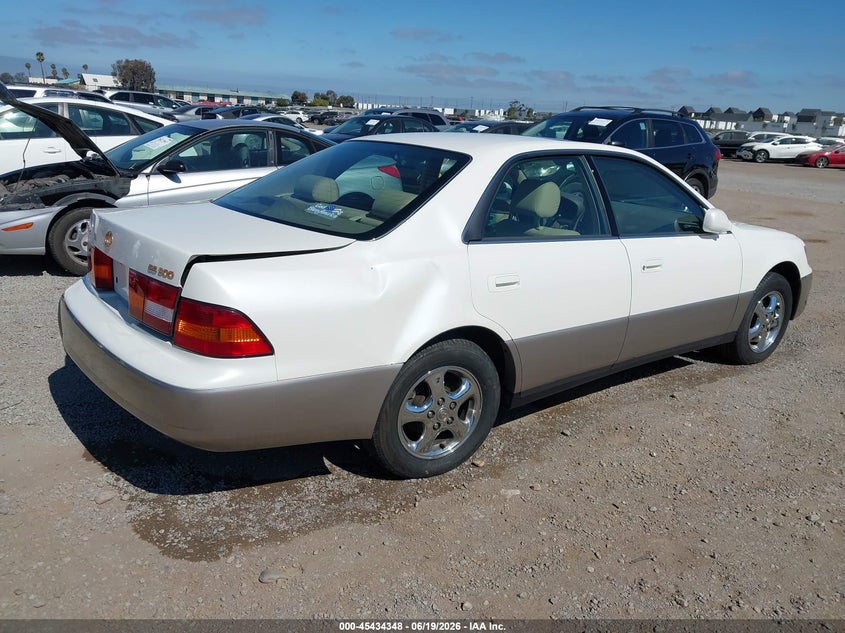 1998 Lexus Es 300 VIN JT8BF28G9W0143685 IAAI salvage auction — REAR END, Salvage (California), sold $800 on 2026-07-10 (photo 4)