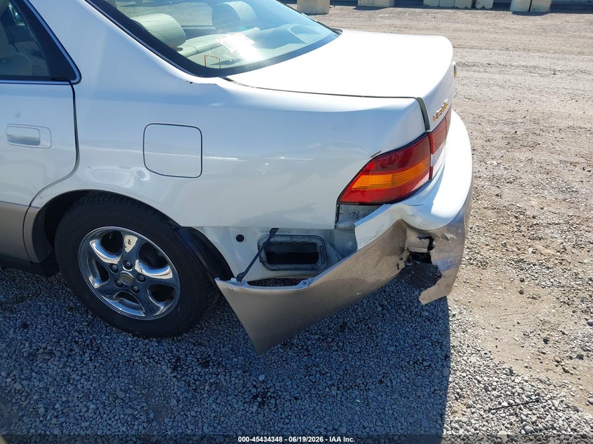 1998 Lexus Es 300 VIN JT8BF28G9W0143685 IAAI salvage auction — REAR END, Salvage (California), sold $800 on 2026-07-10 (photo 6)