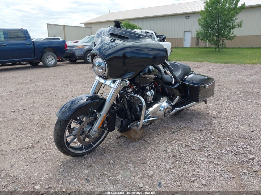 2020 Harley-davidson Street glide VIN 1HD1KBC16LB670593 IAAI salvage auction — RIGHT SIDE, Regular (South Dakota), sold $7,050 on 2026-08-11 (photo 2)