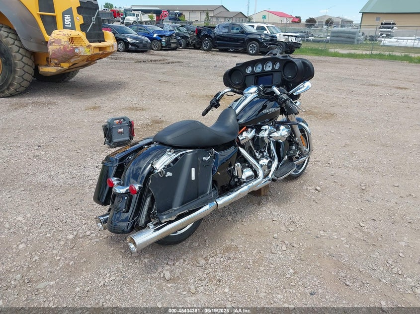 2020 Harley-davidson Street glide VIN 1HD1KBC16LB670593 IAAI salvage auction — RIGHT SIDE, Regular (South Dakota), sold $7,050 on 2026-08-11 (photo 4)