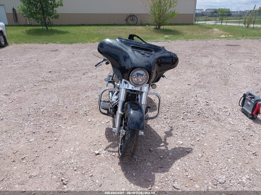 2020 Harley-davidson Street glide VIN 1HD1KBC16LB670593 IAAI salvage auction — RIGHT SIDE, Regular (South Dakota), sold $7,050 on 2026-08-11 (photo 5)