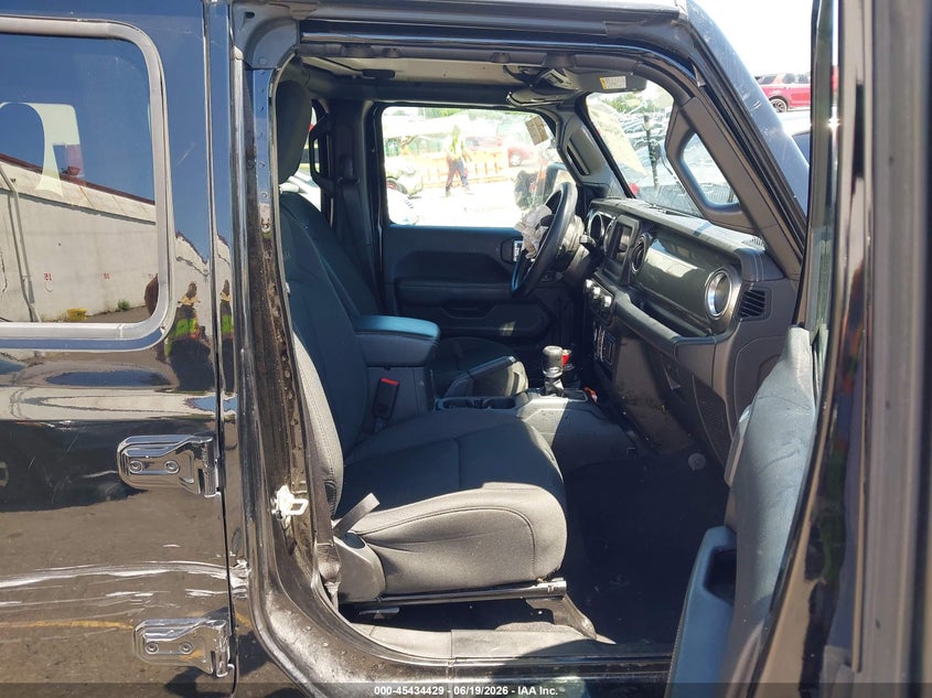 2020 Jeep Wrangler / VIN 1C4HJXEG1LW135097 IAAI salvage auction — BIO HAZARD, Salvage (Oregon), sold $6,900 on 2026-08-27 (photo 5)