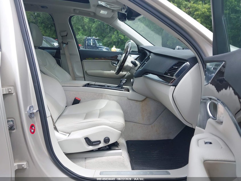 2016 Volvo Xc90 VIN YV4A22PK5G1031070 IAAI salvage auction — NORMAL WEAR, Clear (Kansas), sold $6,850 on 2026-07-15 (photo 5)