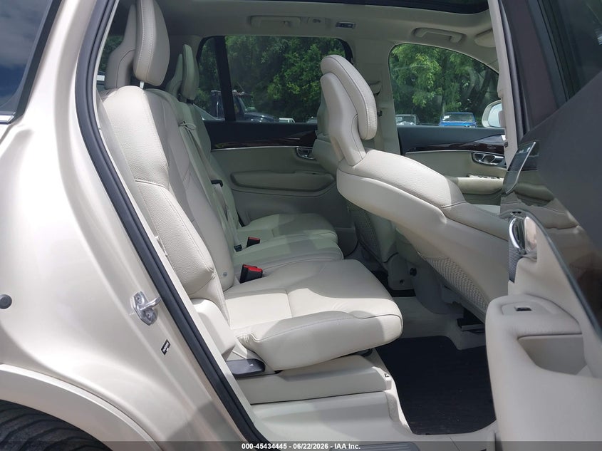 2016 Volvo Xc90 VIN YV4A22PK5G1031070 IAAI salvage auction — NORMAL WEAR, Clear (Kansas), sold $6,850 on 2026-07-15 (photo 8)