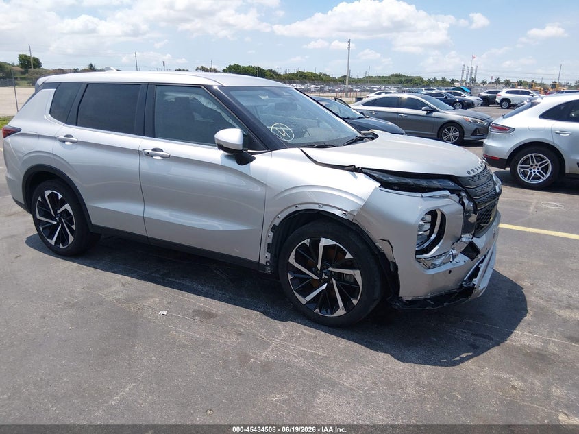 2024 Mitsubishi Outlander VIN JA4J3VA83RZ005905 IAAI salvage auction — RIGHT FRONT, Certificate Of Destruction (Florida), sold $7,550 on 2026-07-30 (photo 1)