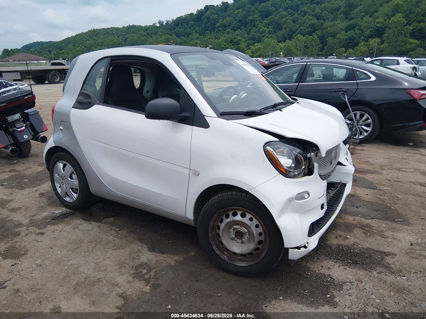 2016 Smart Fortwo VIN WMEFJ5DA7GK123785 IAAI salvage auction — FRONT END, Salvage (West Virginia), sold $1,100 on 2026-08-06 (photo 1)