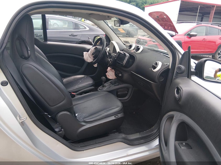 2016 Smart Fortwo VIN WMEFJ5DA7GK123785 IAAI salvage auction — FRONT END, Salvage (West Virginia), sold $1,100 on 2026-08-06 (photo 5)