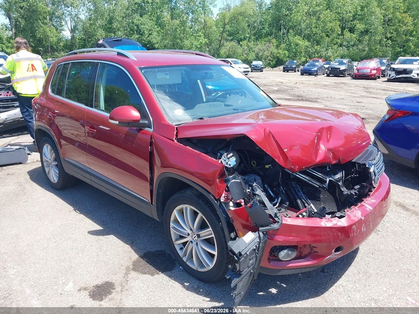 2014 Volkswagen Tiguan VIN WVGBV3AX8EW120507 IAAI salvage auction — FRONT END, Salvage Title, sold $700 on 2026-08-04 (photo 1)