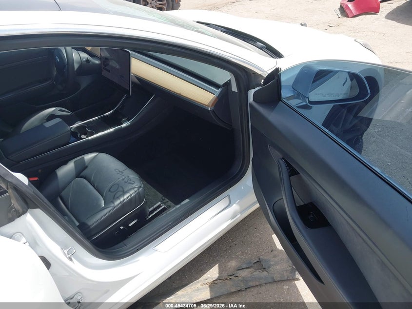 2020 Tesla Model 3 VIN 5YJ3E1EA7LF800676 IAAI salvage auction — SIDE, Salvage Title, sold $4,850 on 2026-08-02 (photo 5)