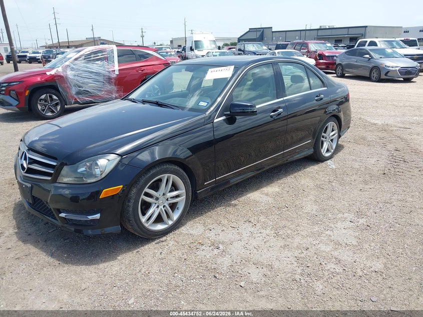 2014 Mercedes-benz C class VIN WDDGF4HB1ER315053 IAAI salvage auction — NORMAL WEAR, Original (Texas), sold $500 on 2026-07-22 (photo 2)