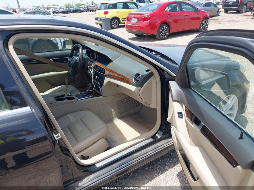 2014 Mercedes-benz C class VIN WDDGF4HB1ER315053 IAAI salvage auction — NORMAL WEAR, Original (Texas), sold $500 on 2026-07-22 (photo 5)