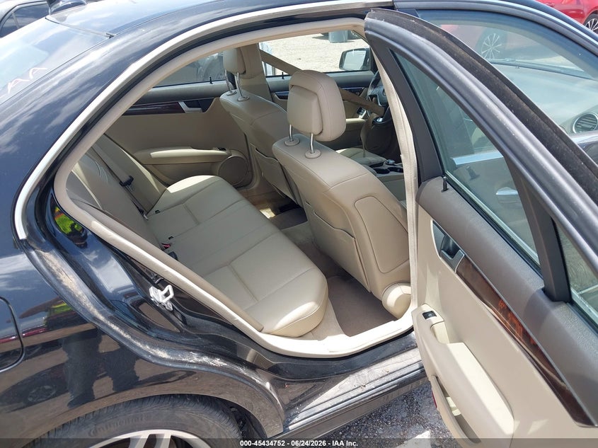 2014 Mercedes-benz C class VIN WDDGF4HB1ER315053 IAAI salvage auction — NORMAL WEAR, Original (Texas), sold $500 on 2026-07-22 (photo 8)