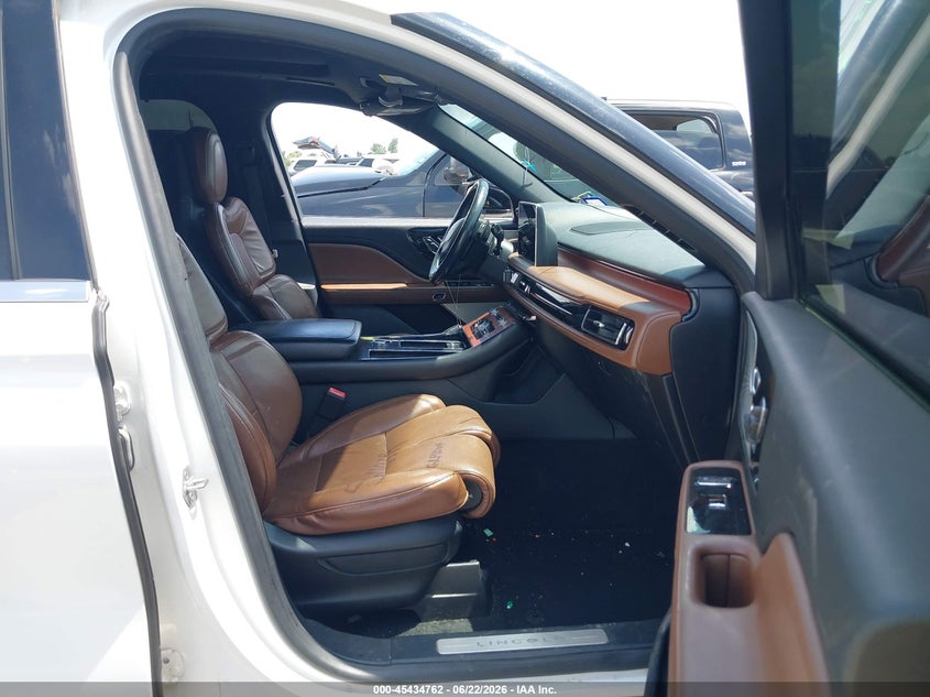 2020 Lincoln Aviator VIN 5LM5J7XC8LGL35748 IAAI salvage auction — REAR END, Salvage (Texas), sold $6,700 on 2026-08-01 (photo 5)