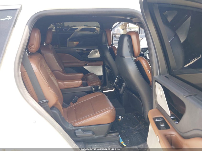 2020 Lincoln Aviator VIN 5LM5J7XC8LGL35748 IAAI salvage auction — REAR END, Salvage (Texas), sold $6,700 on 2026-08-01 (photo 8)