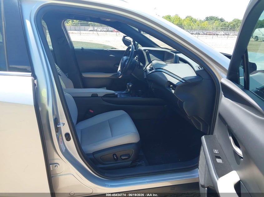 2019 Lexus Ux VIN JTHY3JBH9K2004783 IAAI salvage auction — FRONT END, Salvage Title, sold $4,350 on 2026-07-23 (photo 5)
