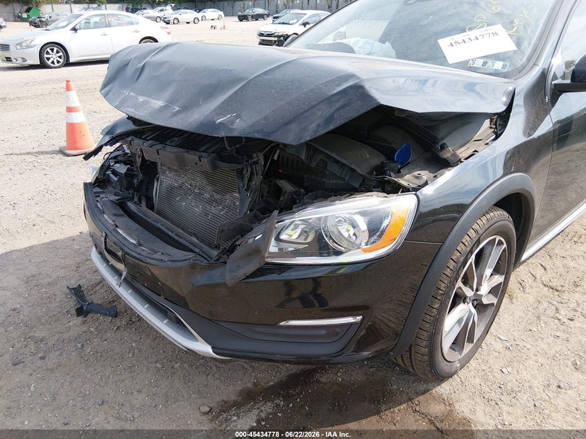 2018 Volvo V60 cross country VIN YV440MWK8J2054649 IAAI salvage auction — FRONT END, Salvage (Pennsylvania), sold $1,800 on 2026-07-14 (photo 6)