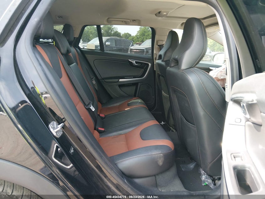2018 Volvo V60 cross country VIN YV440MWK8J2054649 IAAI salvage auction — FRONT END, Salvage (Pennsylvania), sold $1,800 on 2026-07-14 (photo 8)