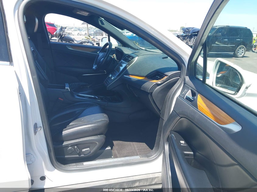 2019 Lincoln Mkc VIN 5LMCJ2D94KUL44403 IAAI salvage auction — LEFT FRONT, Salvage (Illinois), sold $2,200 on 2026-08-01 (photo 5)
