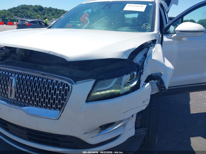 2019 Lincoln Mkc VIN 5LMCJ2D94KUL44403 IAAI salvage auction — LEFT FRONT, Salvage (Illinois), sold $2,200 on 2026-08-01 (photo 6)