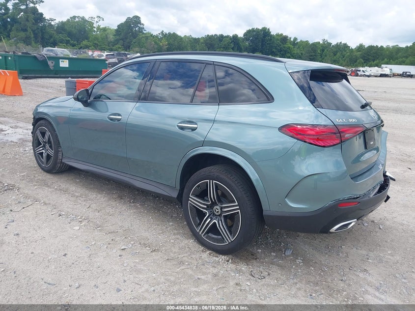 2026 Mercedes-benz Glc VIN W1NKM4GB2TU108105 IAAI salvage auction — SIDE, Salvage Title, sold $18,700 on 2026-08-01 (photo 3)