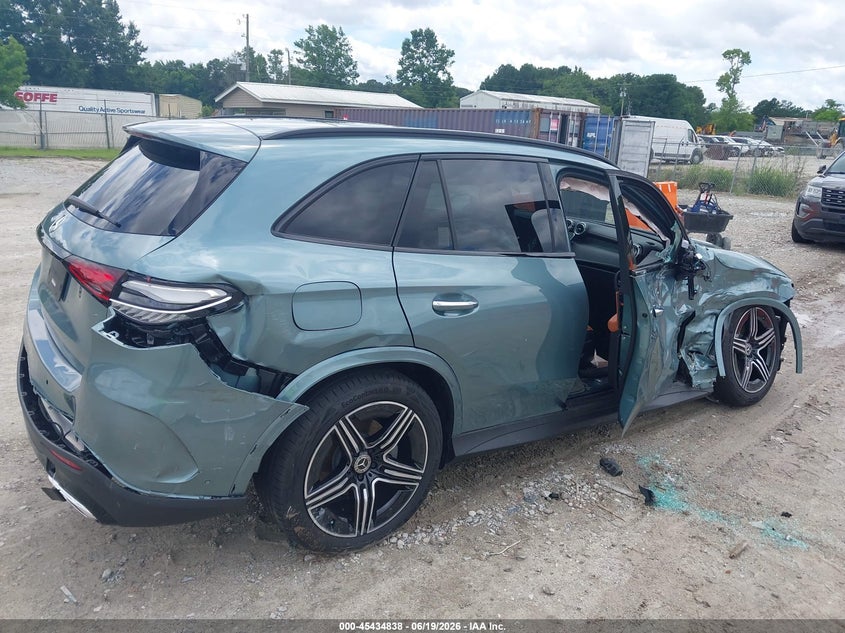 2026 Mercedes-benz Glc VIN W1NKM4GB2TU108105 IAAI salvage auction — SIDE, Salvage Title, sold $18,700 on 2026-08-01 (photo 4)