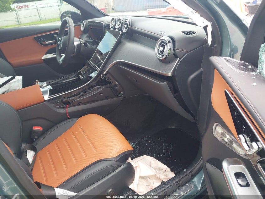 2026 Mercedes-benz Glc VIN W1NKM4GB2TU108105 IAAI salvage auction — SIDE, Salvage Title, sold $18,700 on 2026-08-01 (photo 5)