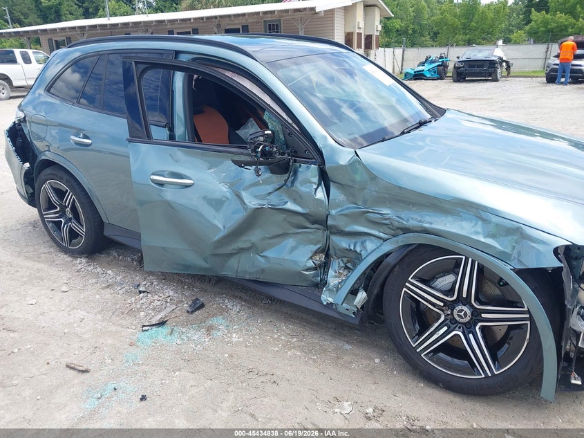 2026 Mercedes-benz Glc VIN W1NKM4GB2TU108105 IAAI salvage auction — SIDE, Salvage Title, sold $18,700 on 2026-08-01 (photo 6)