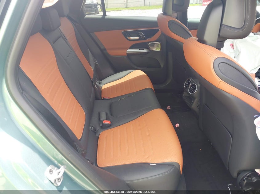 2026 Mercedes-benz Glc VIN W1NKM4GB2TU108105 IAAI salvage auction — SIDE, Salvage Title, sold $18,700 on 2026-08-01 (photo 8)