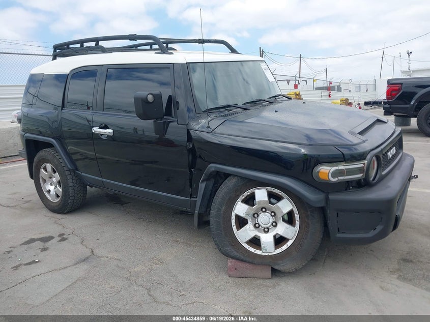 2010 Toyota Fj cruiser VIN JTEBU4BF3AK079798 — IAAI salvage auction photo