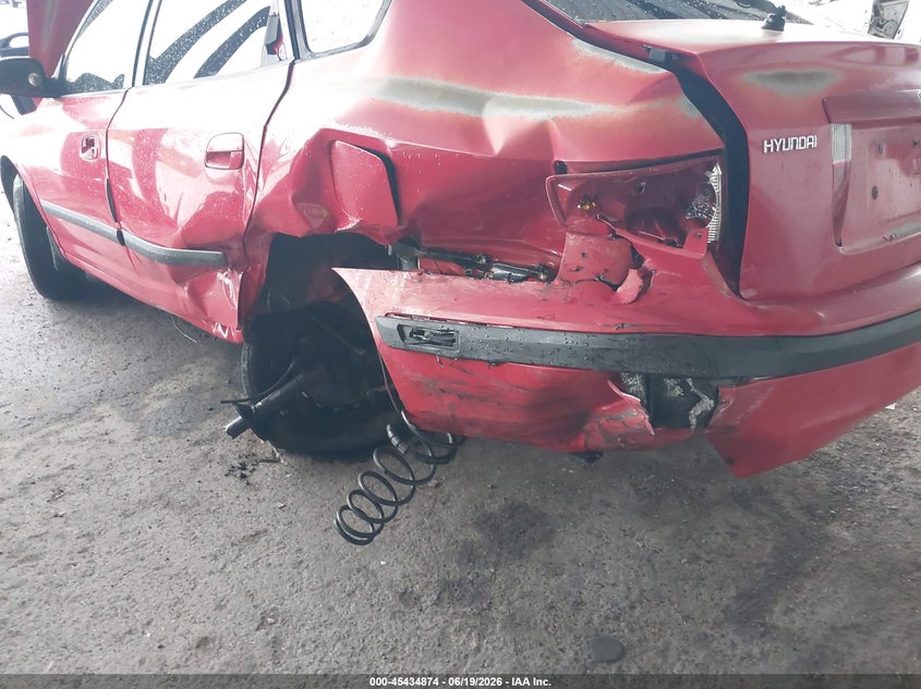 2005 Hyundai Elantra VIN KMHDN56D95U142403 IAAI salvage auction — FRONT & REAR, Rebuildable (Florida), sold $300 on 2026-07-10 (photo 6)