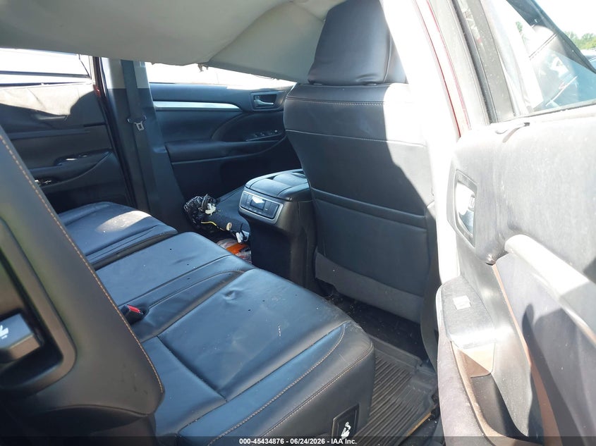 2017 Toyota Highlander VIN 5TDJZRFH7HS361973 IAAI salvage auction — ROOF, Salvage (Ohio), sold $3,250 on 2026-07-21 (photo 8)
