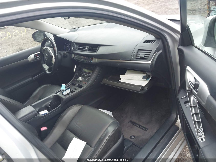 2011 Lexus Ct VIN JTHKD5BH0B2005444 IAAI salvage auction — WATER/FLOOD, Clear (Massachusetts), sold $2,350 on 2026-07-19 (photo 5)