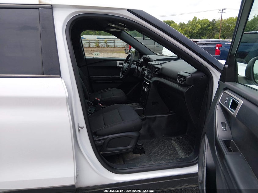 2020 Ford Police interceptor utility VIN 1FM5K8AB2LGC68408 IAAI salvage auction — NORMAL WEAR, Sf97 (Tennessee), sold $8,000 on 2026-08-12 (photo 5)