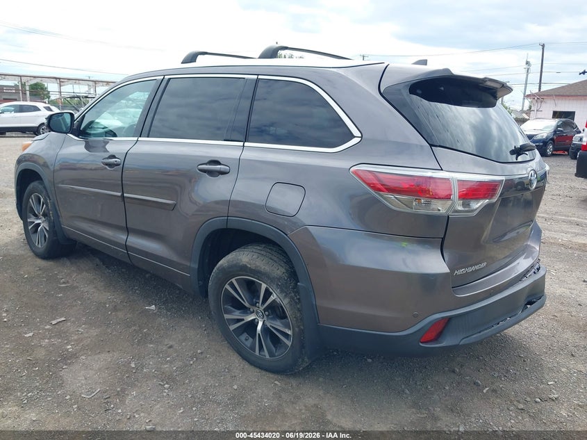 2015 Toyota Highlander VIN 5TDYKRFH1FS106705 IAAI salvage auction — RIGHT REAR, Mv-907A (New York), sold $7,450 on 2026-07-15 (photo 3)