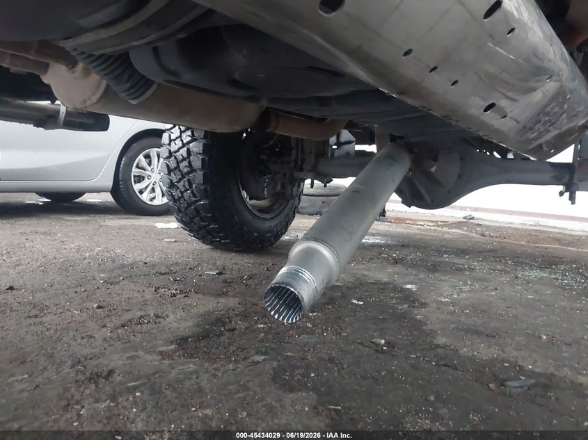 2017 Toyota Tundra VIN 5TFAY5F16HX624592 IAAI salvage auction — SIDE, Salvage Title, sold $11,100 on 2026-07-28 (photo 6)
