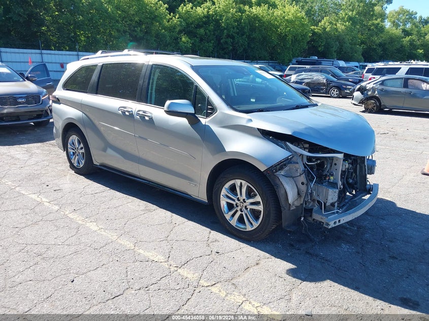 2021 Toyota Sienna VIN 5TDESKFC5MS009485 IAAI salvage auction — FRONT END, Clear (Michigan), sold $10,900 on 2026-07-09 (photo 1)