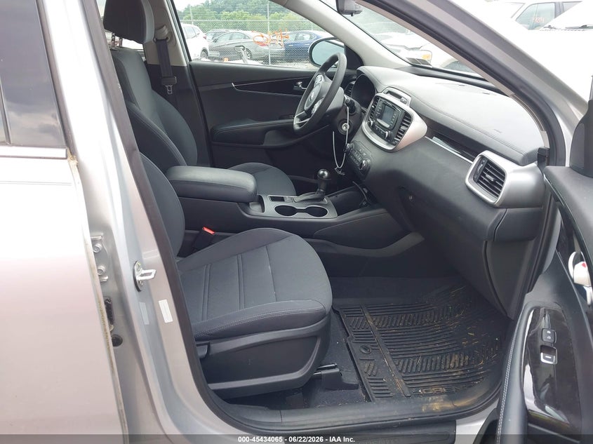 2017 Kia Sorento VIN 5XYPGDA34HG269201 IAAI salvage auction — RIGHT FRONT, Salvage (Pennsylvania), sold $3,250 on 2026-07-15 (photo 5)